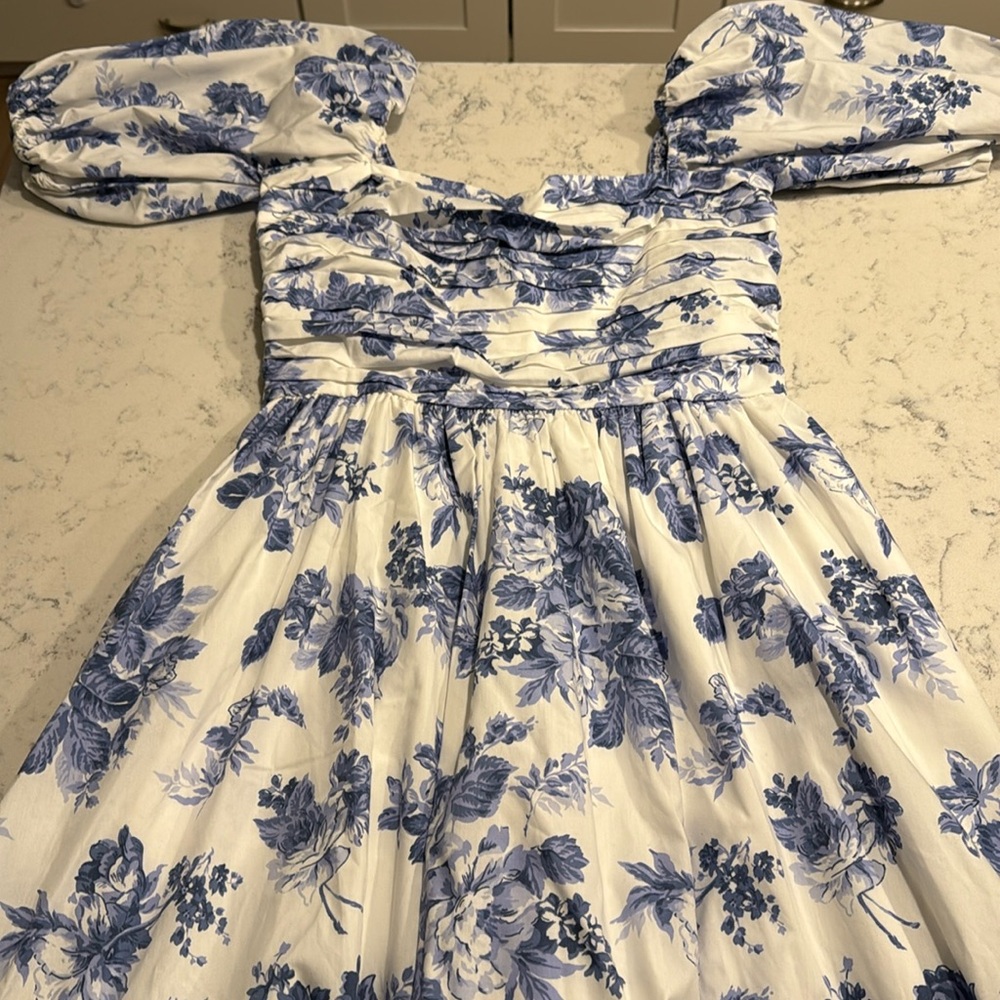 Abercrombie & Fitch Emerson poplin puff sleeved midi dress med tall blue floral